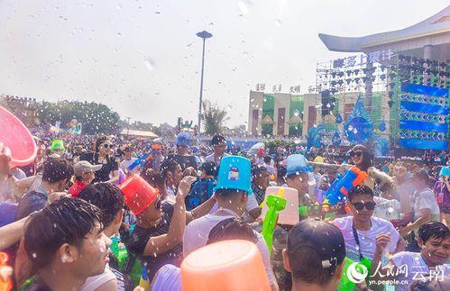 热点爆料云南泼水节视频,水花飞溅，欢乐无限